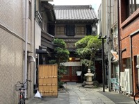 Alley leading to Nakasei restaurant