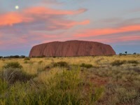 Uluṟu as the sun sets