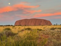 Uluṟu as the sun sets