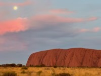 Uluṟu as the sun sets